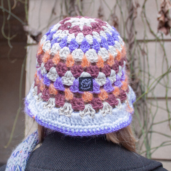 Háčkovaný klobouček fialový