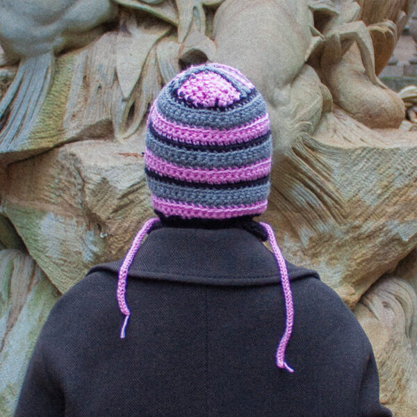 Růžovo-černá kukla