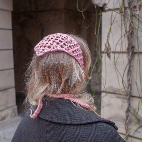 Světle růžový háčkovaný šátek