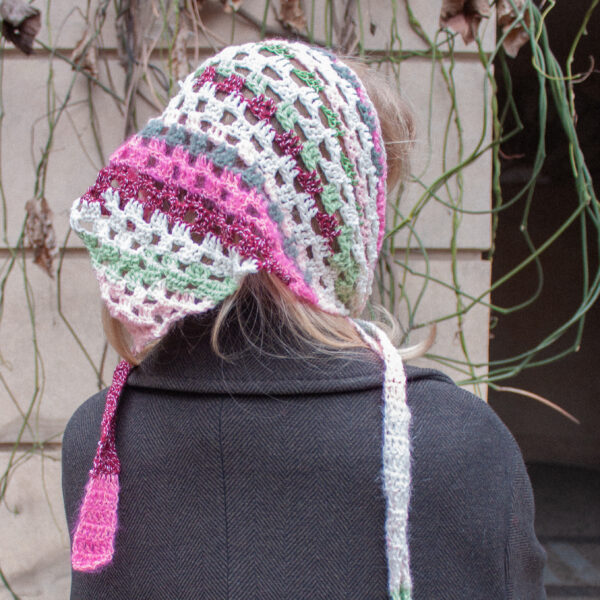 Bílo-růžový háčkovaný šátek